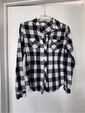 Classic black/white checked flannel 🐼